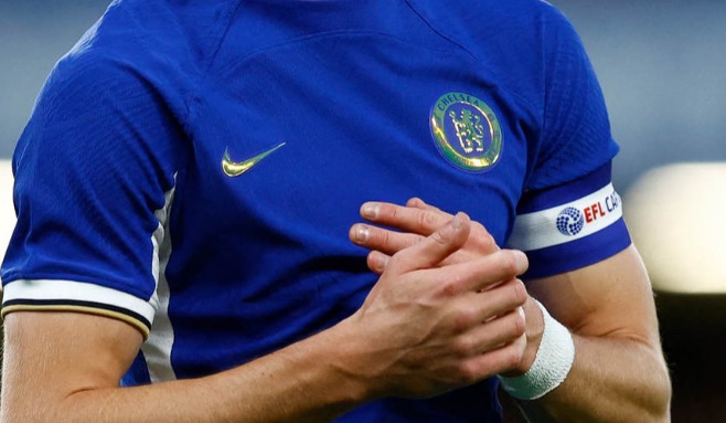 Silly Season: 
       Chelsea uppges utmana om målvakt 
    