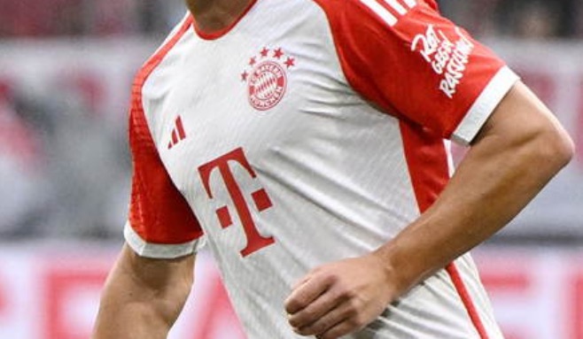 Silly Season: 
       Bayern München uppges utmana om jättetalangen 
    
