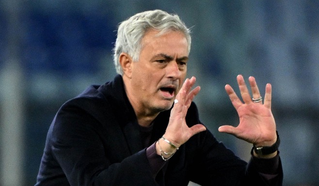 
       José Mourinho väntar på storklubben? 
    