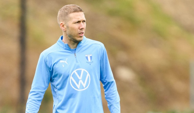 Malmö FF: 
       Anton Tinnerholm tillbaka på fotbollsplanen - talar ut 
    