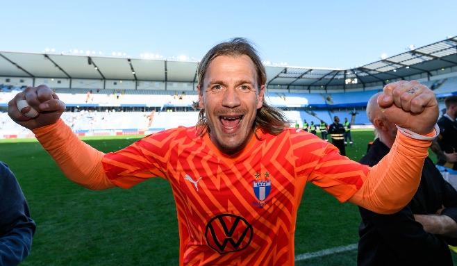 Malmö FF: 
       Uppgifter: Johan Dahlins beslut om framtiden 
    