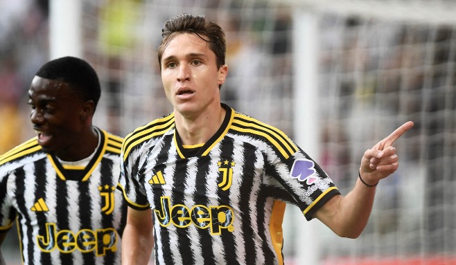 
       Conte närmar sig Napoli - överväger två Juventus-spelare? 
    