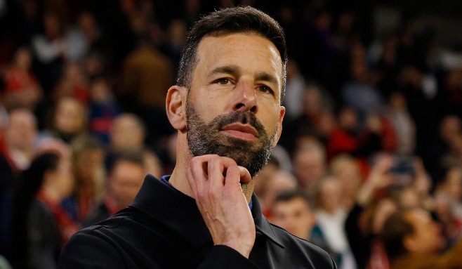 
       Ruud van Nistelrooy aktuell för PL-klubb? 
    