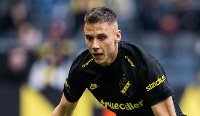 AIK Fotboll: 
       Mikkjal Thomassen: 