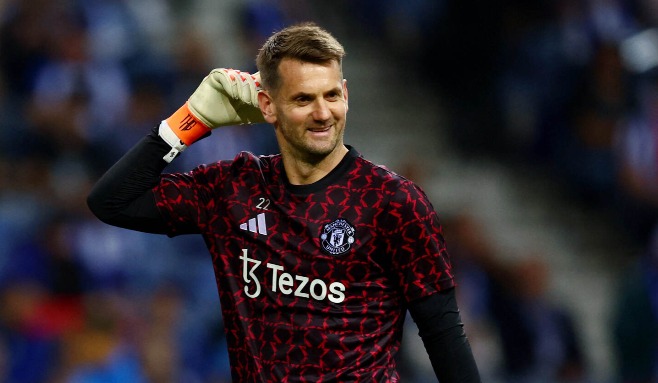 Officiellt: Manchester United förlänger med Tom Heaton