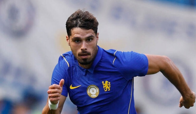 Manchester City och Arsenal ger inte upp Pedro Neto?